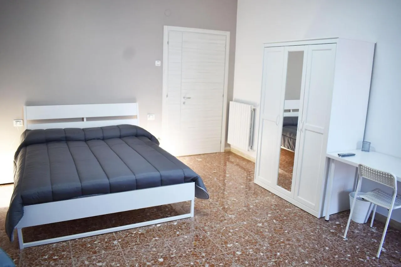 Home Napoli 0*,  Italia