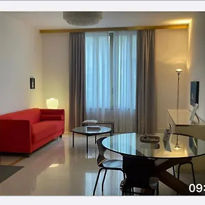 Corso Novara 5 Design Neapel